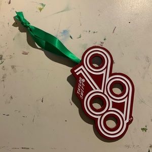 Taylor swift 1989 Christmas ornament NEW W/O TAGS